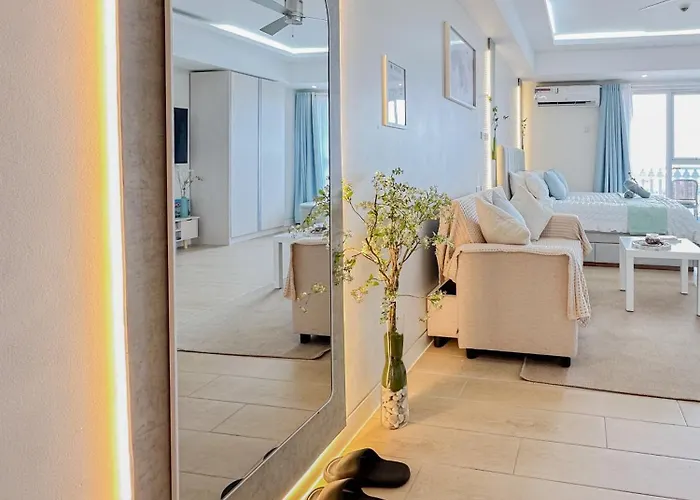 Njoy! Tropical Breeze At Venice Grand Canal Apartment Manila